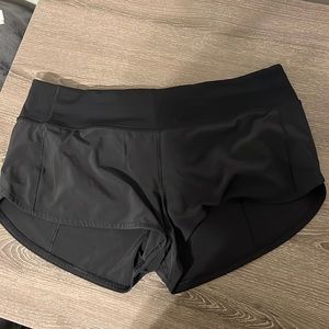 Lululemon low rise lined short 2.5 size 8